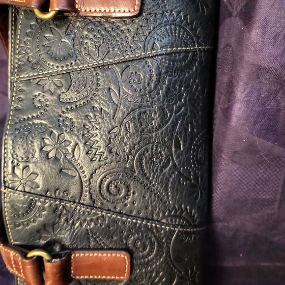 Bag: Authentic Fossil Tooled Embossed Leather Shoulder Bag - Picture 9 of 9